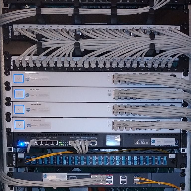 Baie informatique - , bureau d'études électricité industriel